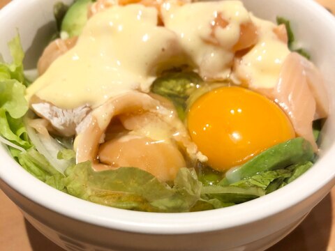 女子ウケ☆サーモンアボカド 丼